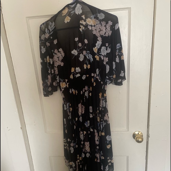 Kimono style robe with button closure and stretchy waist band - Picture 3 of 3